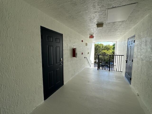 Building Photo - 822 Villa Cir