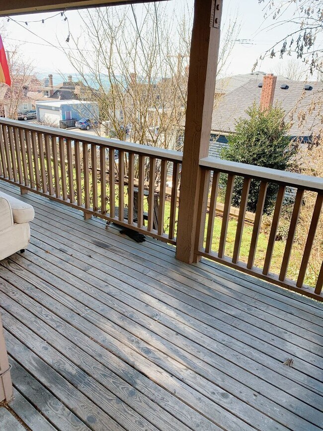 Building Photo - 1021/1023 High St