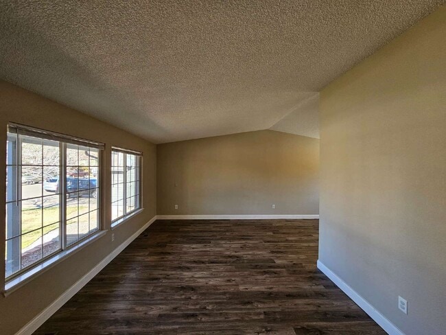 Building Photo - 180 Prairie Ridge Rd