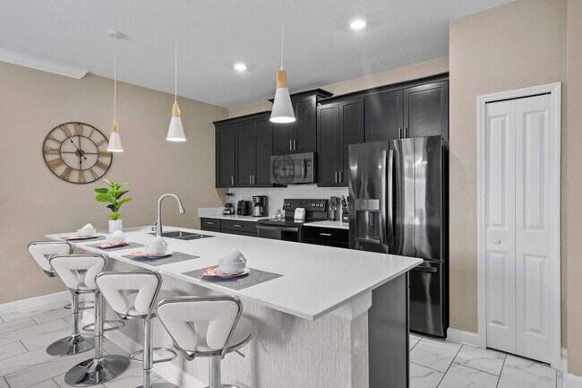 Building Photo - 4291 Paragraph Dr