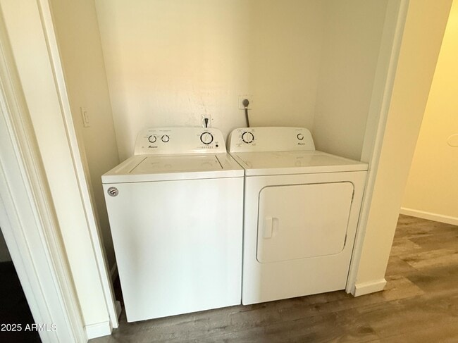 Building Photo - 930 N Mesa Dr