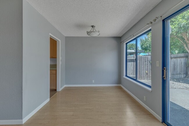 Building Photo - 115 Guaymas Pl