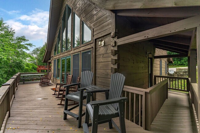 Building Photo - 49 Valley Dr