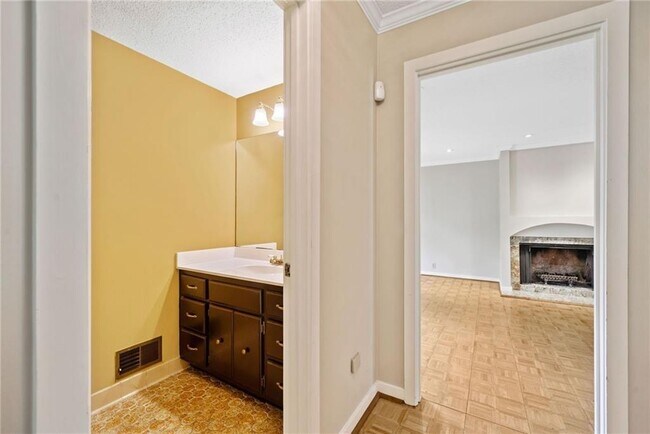 Building Photo - 2710 Margaret Mitchell Dr NW