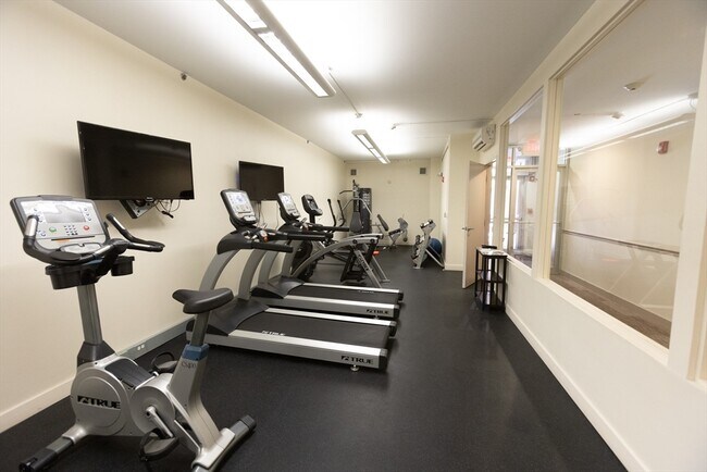 Building Photo - 57 Cooper St