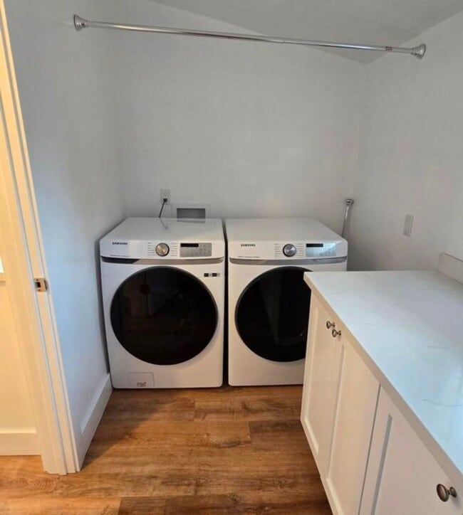 Building Photo - Newly Remodeled 3 bedroom, 2 bath Home-Clo...