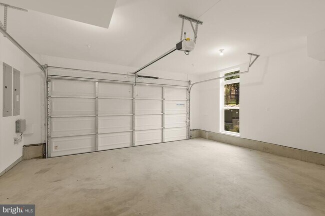 Building Photo - 5530 Topaz Ln