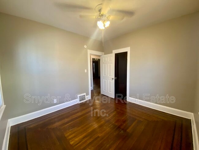 Building Photo - 418 Crestwood Ave