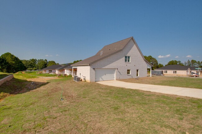 Building Photo - Brand NEW Adorable Craftsman!!!!