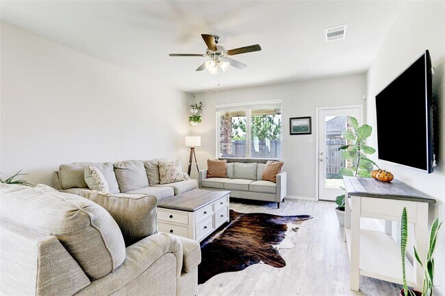 Building Photo - 16454 Rosary Pea Pl