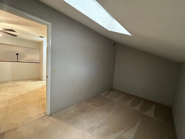 Building Photo - Longleaf 2/2 loft with bonus room-all new ...