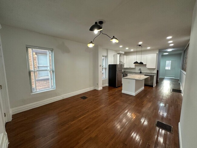 Building Photo - 1616-1618 Summit St