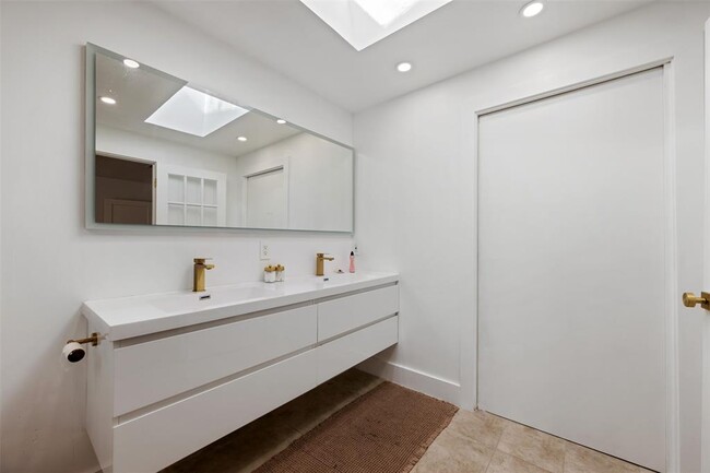 Building Photo - 1403 Palo Duro Rd