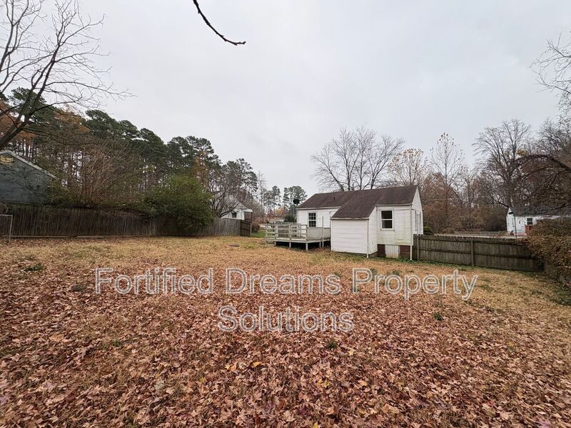 Building Photo - 1702 J Ave