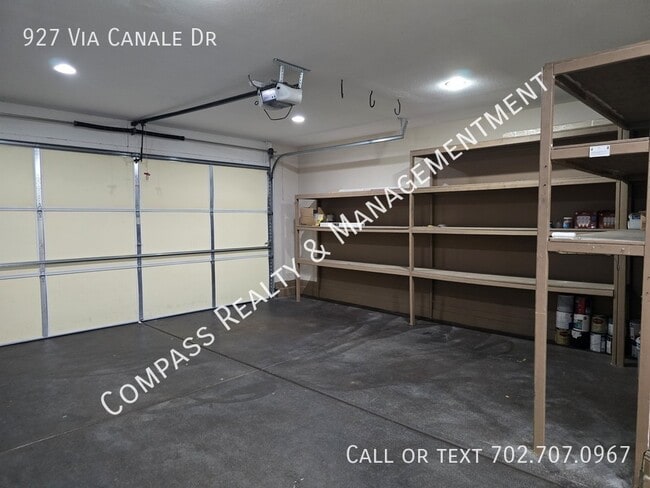 Building Photo - 927 Via Canale Dr