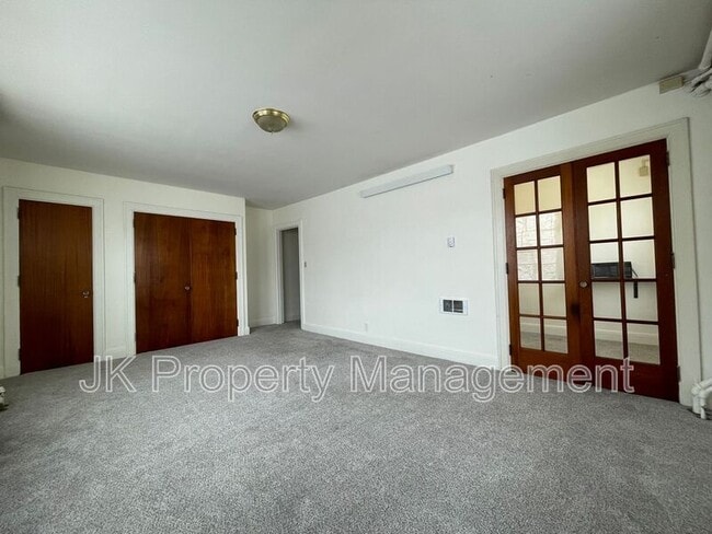 Building Photo - 310 5th St N