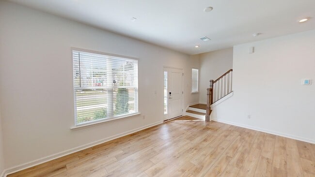 Building Photo - Immaculate New Townhome in Pringle Towns