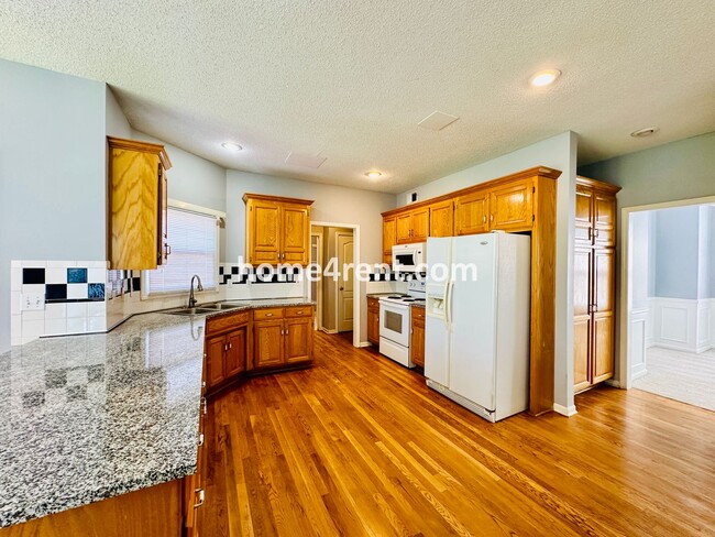 Building Photo - Spacious, 2 Story Home in Blue Valley Scho...