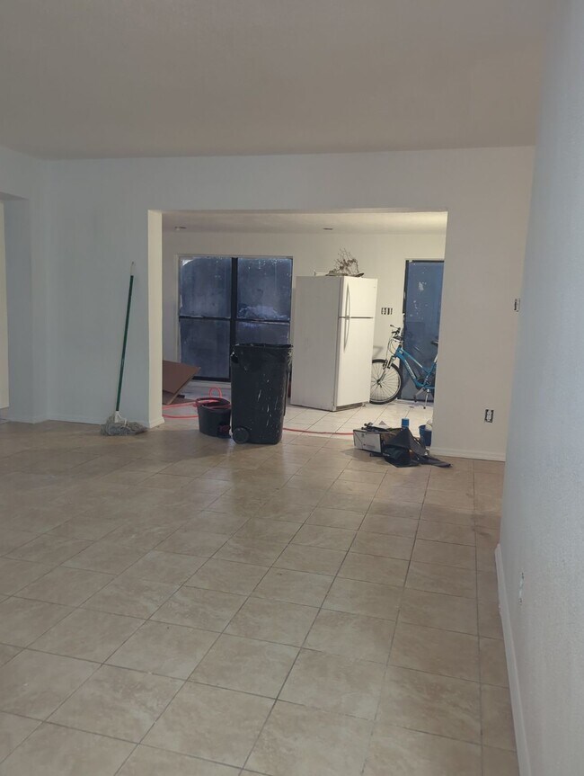 Building Photo - 704 E 121st Ave