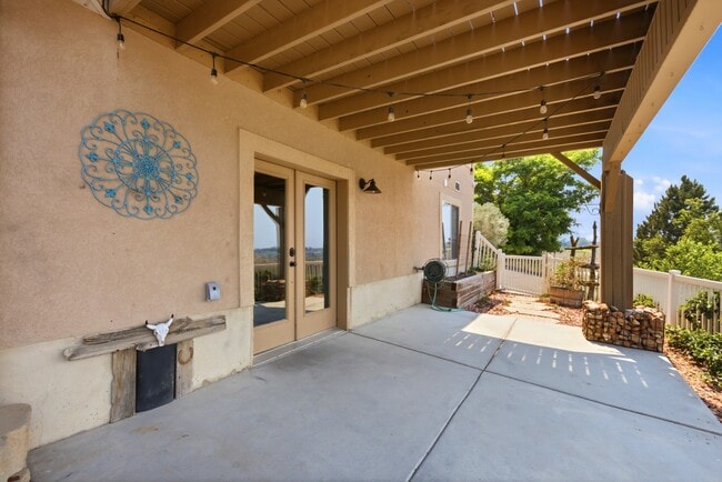 Building Photo - 722 W Webb Rd