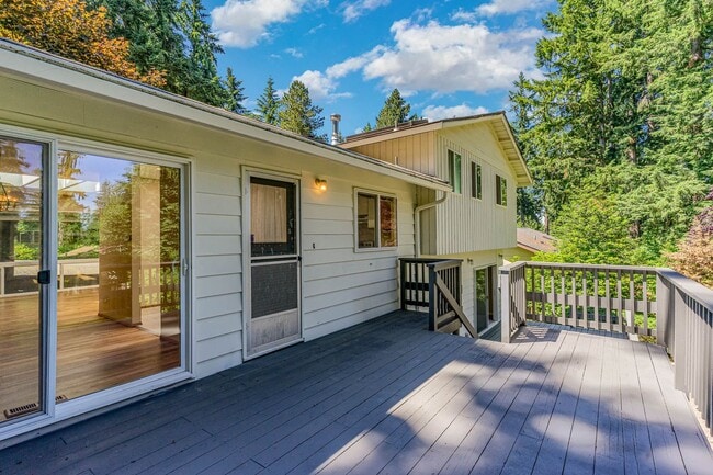 Building Photo - 3bd/2.5ba Bellevue House