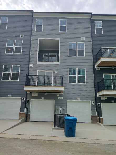 Building Photo - 602 Mkt Grv Dr