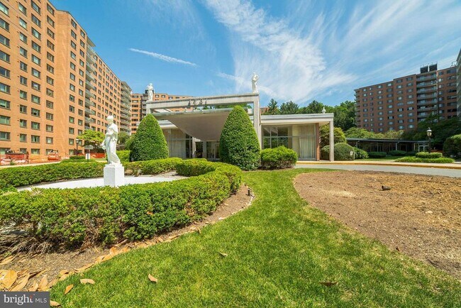 Primary Photo - 4201 Cathedral Ave NW