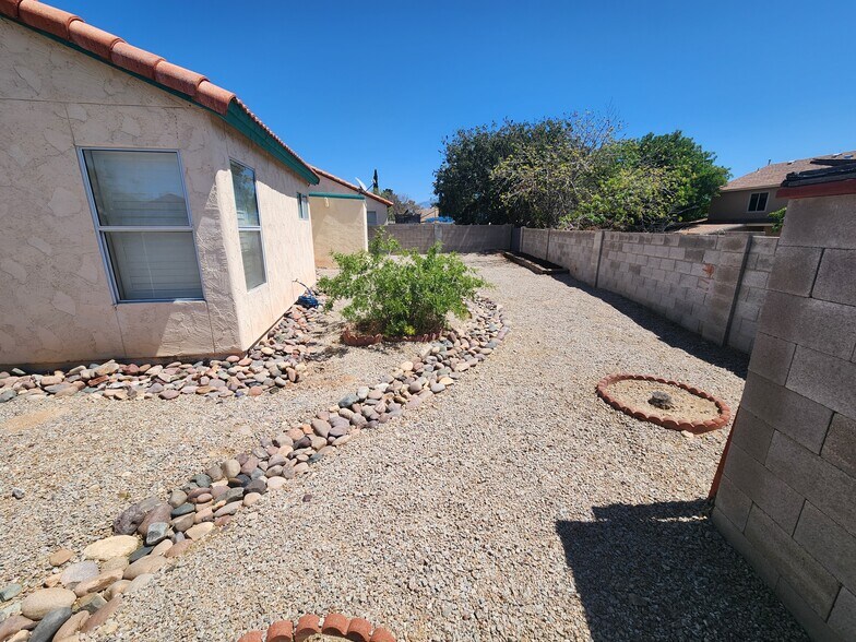 Building Photo - 5179 W Warbler St