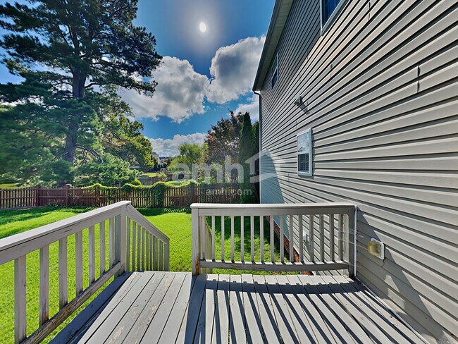 Building Photo - 912 Pristine Ln