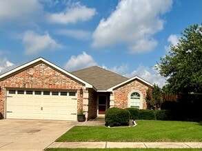 Building Photo - 2200 Halladay Tr