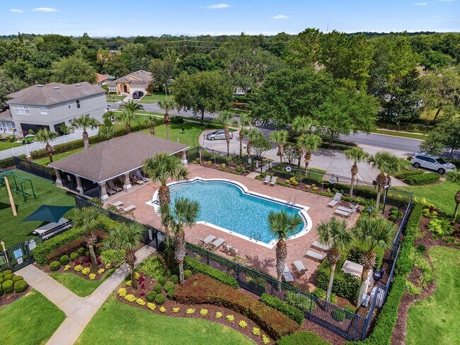 Building Photo - 4/2 in Gated Community near Tuskawilla Rd ~ Tile and Laminate Floors ~ Screened Patio ~  Communit...