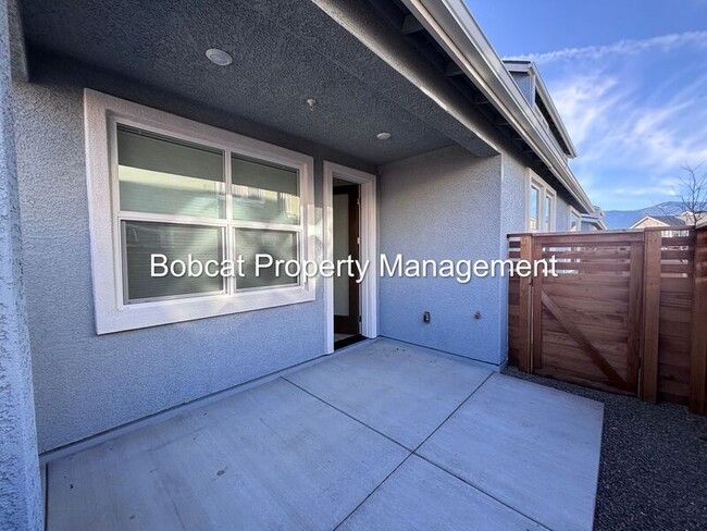 Building Photo - 860 Furlong Dr