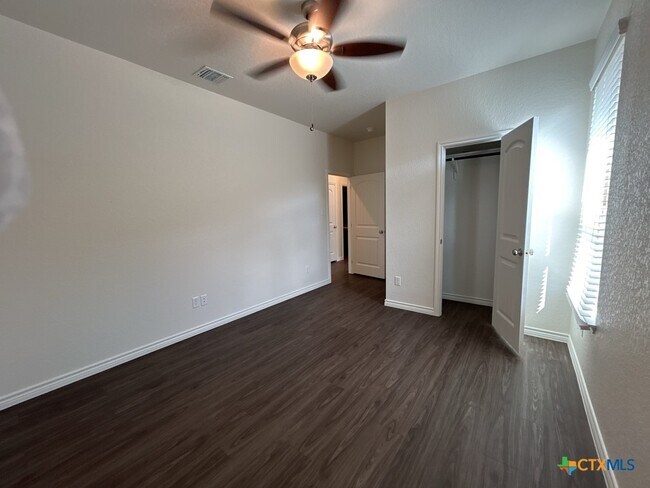 Building Photo - 5112 Rose Gdn Lp