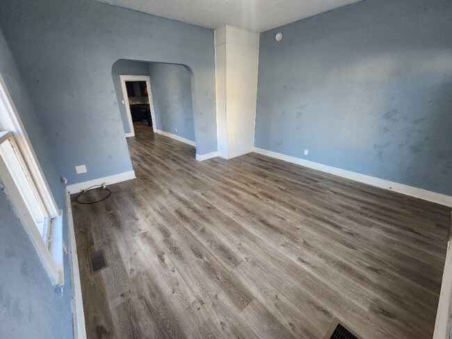 Building Photo - 214 E Belmont St