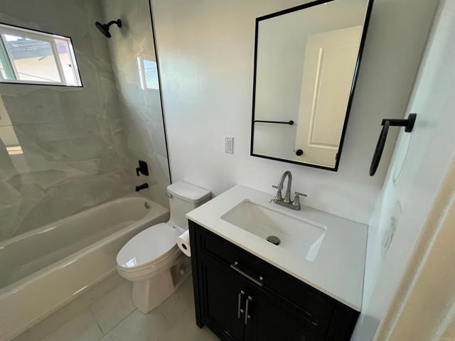 Building Photo - 2110 L Ave