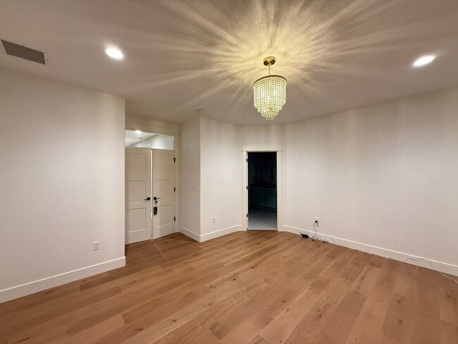 Building Photo - Elegant and Luxurious Cottage Grove Home