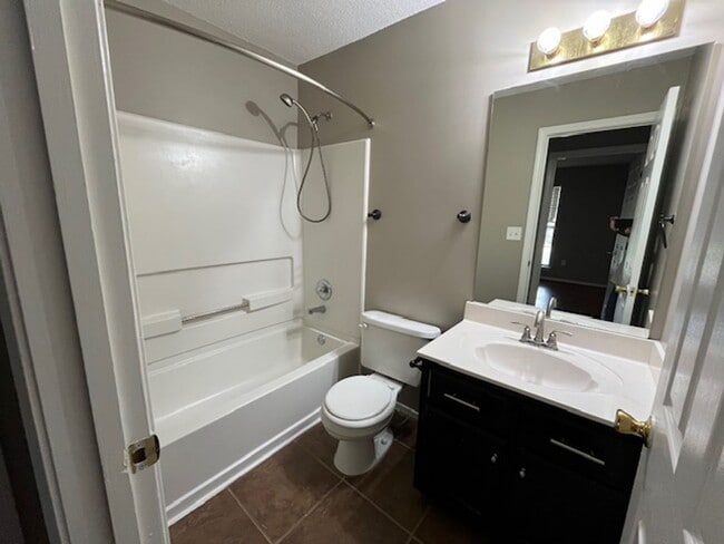 Building Photo - Renovated 2 Bedroom 2 Bath Home For Rent!!