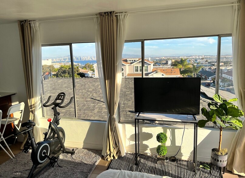 Building Photo - 3312 Avenida de Portugal