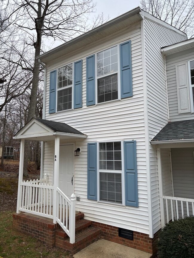 Building Photo - Beautiful 2 story townhome available in Asheboro!