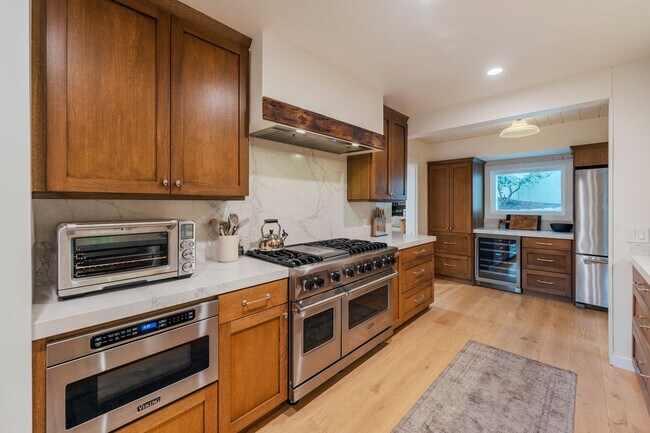 Building Photo - Beautiful Tarzana Rental!