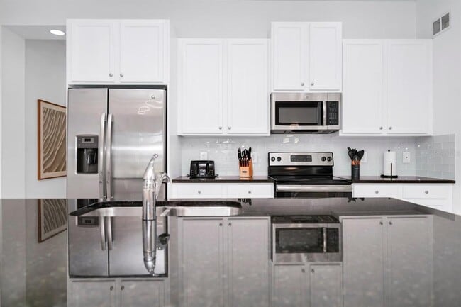 Building Photo - 302 Captiva Dr