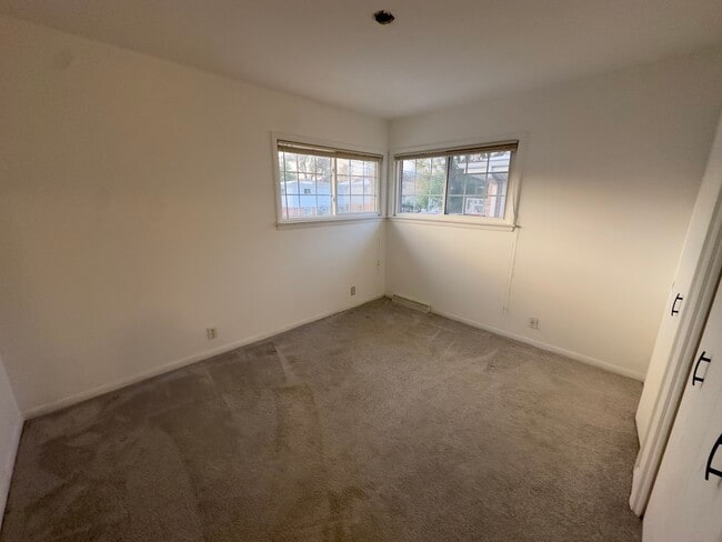 Building Photo - 9910 Crawford Ave