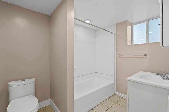 Building Photo - 137 E 600 N