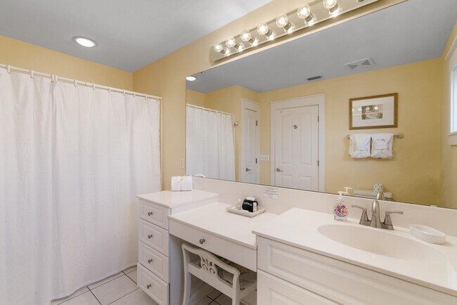 Building Photo - 10 Boardwalk Ln