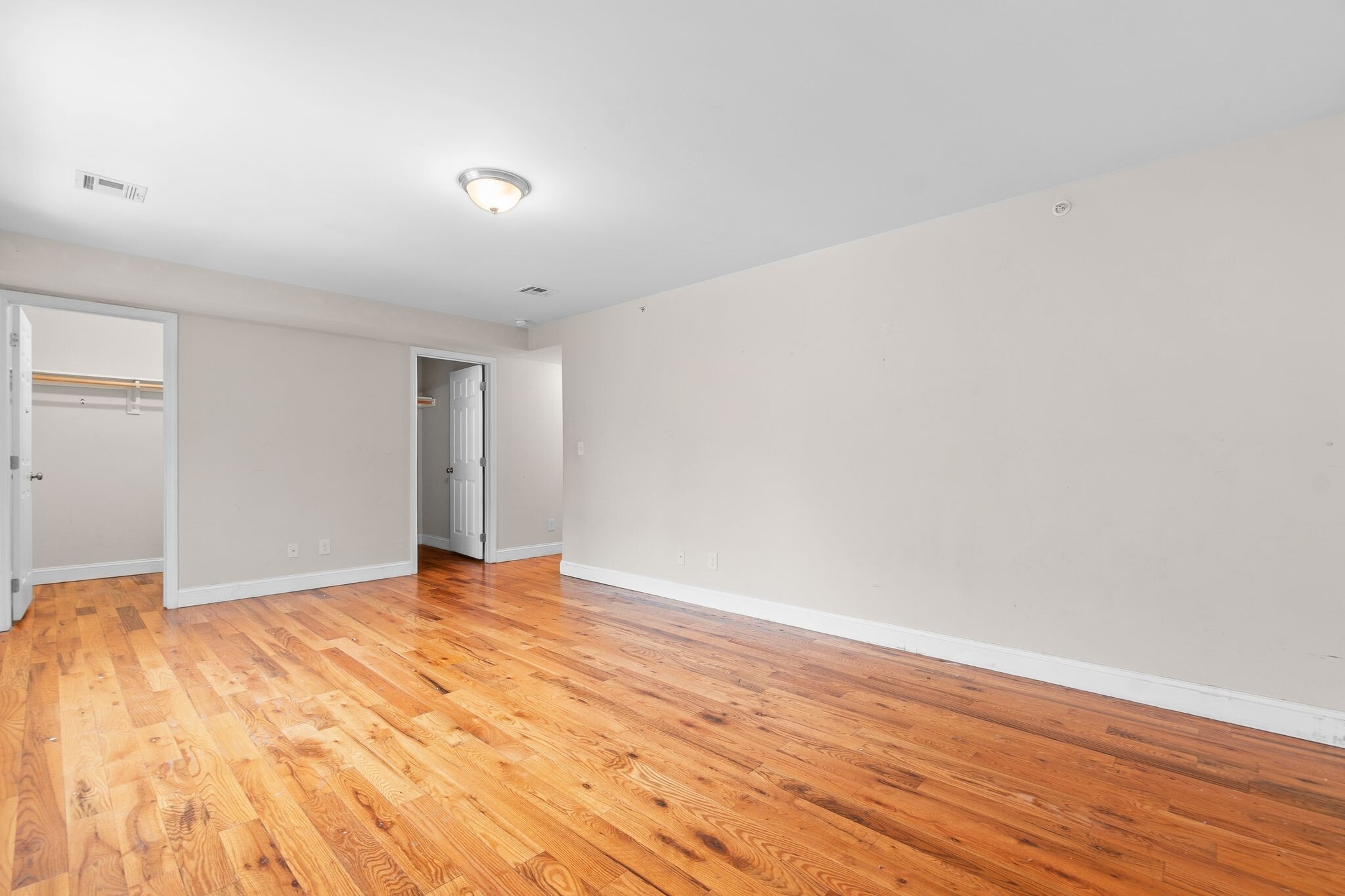 Building Photo - 270 S 20th St