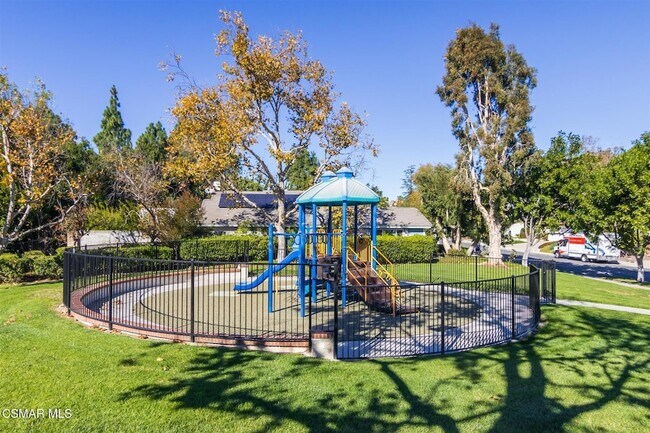 Building Photo - 2594 Ridgebrook Pl