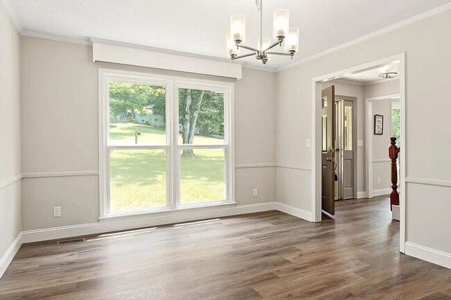 Building Photo - 1409 Robert Ln