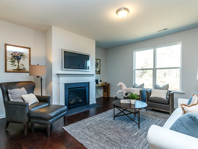 Building Photo - 1313 Achonechy Trl