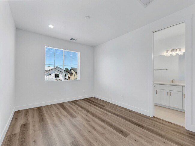 Building Photo - Gorgeous Flagstaff Property