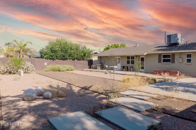 Building Photo - 6744 E Vernon Ave